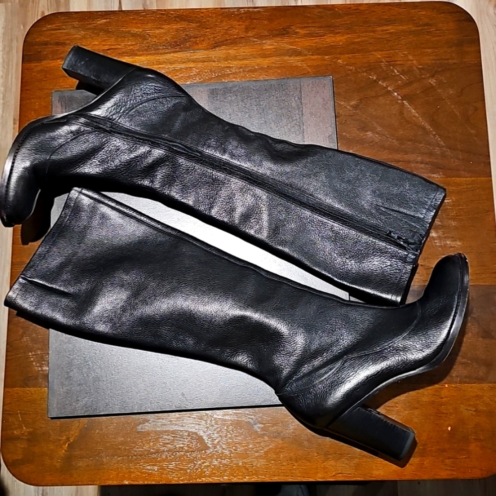 Gianni Bini Black Leather Heeled Boots Timeless Design - Picture 4 of 7